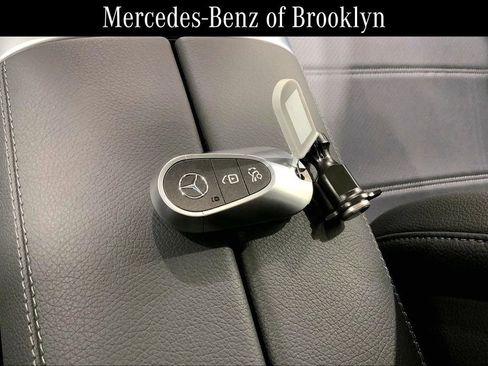 Used 2026 Mercedes-Benz GLC 300 4MATIC image 13