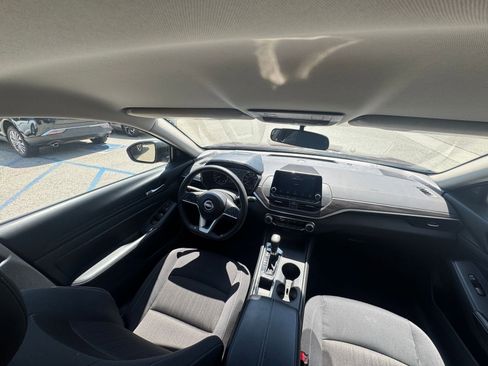 Used 2025 Nissan Altima 2.5 SV FWD image 35