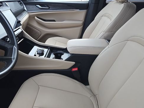 New 2026 Jeep Grand Cherokee Limited w/ Limited Altitude Package image 9