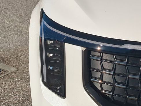 New 2026 Kia Carnival SX image 9