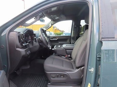 Used 2025 Chevrolet Silverado 1500 LT AWD/4WD image 13