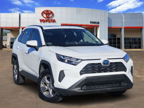 Used 2022 Toyota RAV4 XLE image 1