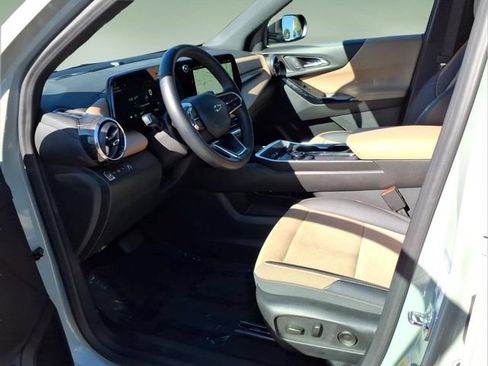 Used 2025 Chevrolet Equinox ACTIV AWD/4WD image 11