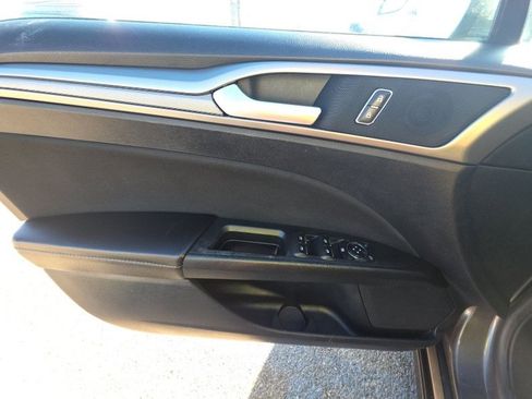 Used 2018 Ford Fusion SE image 14