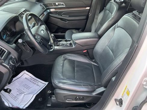 Used 2019 Ford Explorer Limited w/ Ford Safe & Smart Package AWD/4WD image 14