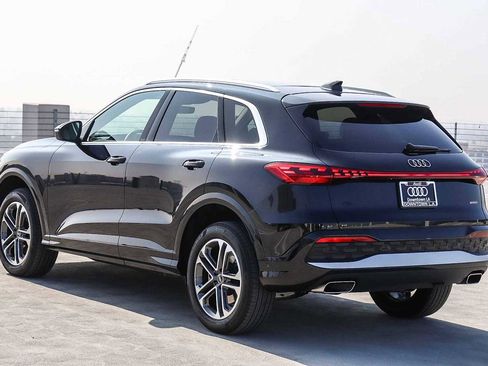 Used 2025 Audi Q5 Premium w/ Convenience Package image 6