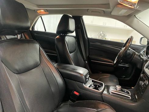 Used 2019 Chrysler 300 Limited image 15