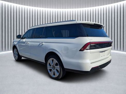 Used 2025 Lincoln Navigator L Reserve image 6