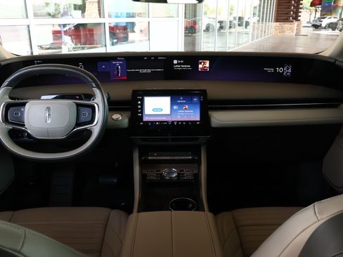 Used 2024 Lincoln Nautilus Reserve AWD/4WD image 25