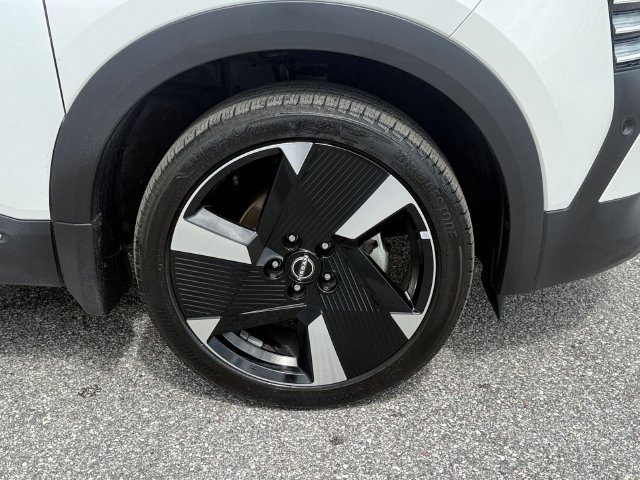 Used 2025 Nissan Kicks SR FWD image 10