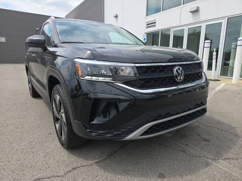 Certified 2024 Volkswagen Taos SE AWD/4WD image 30