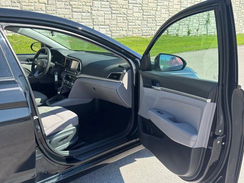 Used 2020 Hyundai Elantra SEL FWD image 24
