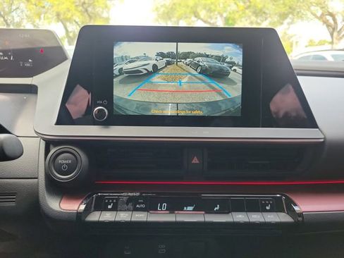 Used 2025 Toyota Prius Plug-In Hybrid image 21