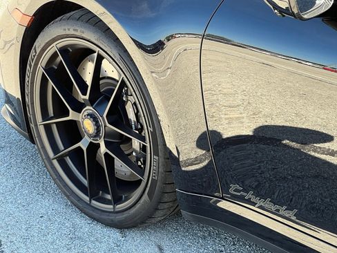 Certified 2026 Porsche 911 Targa 4 GTS AWD/4WD image 17