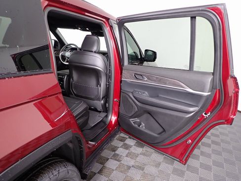 New 2025 Jeep Grand Cherokee L Limited image 29