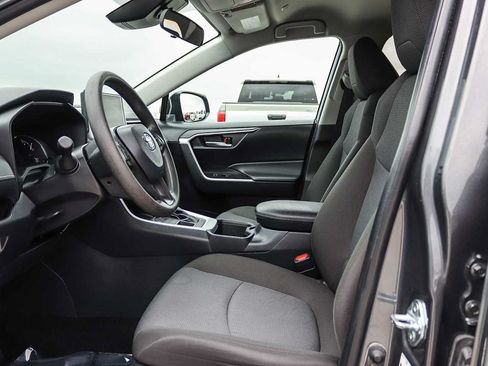 Used 2025 Toyota RAV4 XLE AWD/4WD image 17