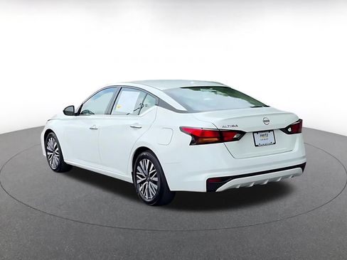 Used 2025 Nissan Altima 2.5 SV FWD image 11