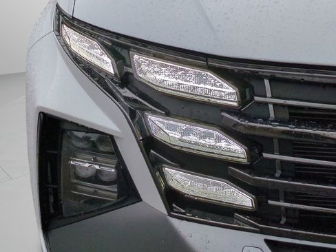Used 2025 Hyundai Tucson Limited FWD image 10