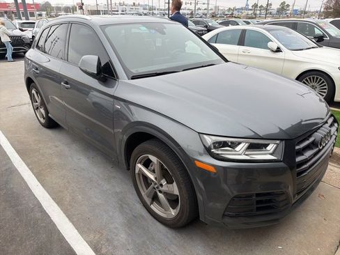 Used 2020 Audi Q5 2.0T Titanium Premium Plus w/ Premium Plus Package image 3