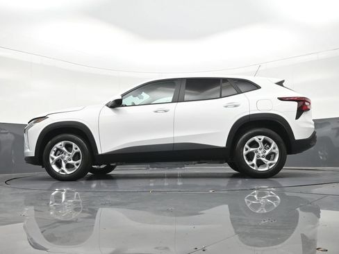 Used 2024 Chevrolet Trax LS w/ LS Convenience Package FWD image 41