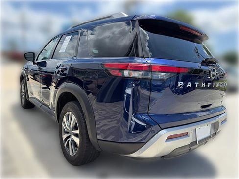 Used 2025 Nissan Pathfinder SL FWD image 6