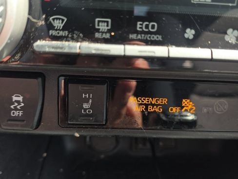 Used 2020 Toyota RAV4 XLE w/ XLE Grade Weather Package AWD/4WD image 47