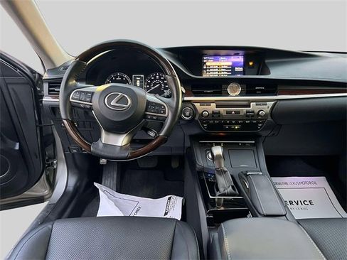 Used 2017 Lexus ES 350 w/ Navigation System Package image 14