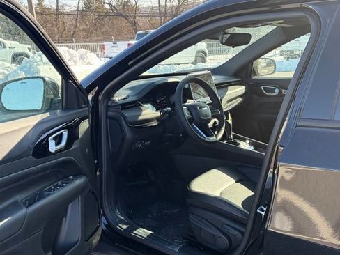 New 2026 Jeep Compass Latitude image 13