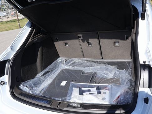 New 2026 Porsche Macan image 17