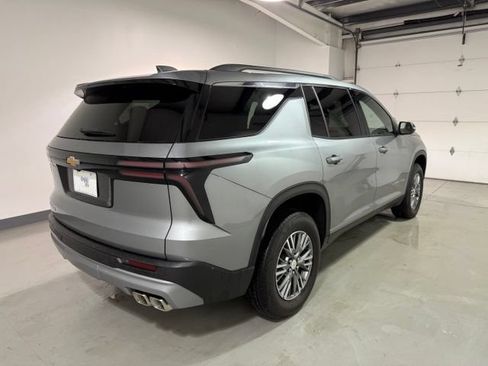 Used 2026 Chevrolet Traverse LT FWD image 7