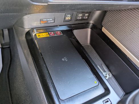 Used 2025 Toyota Camry SE w/ Multimedia Upgrade Package image 18