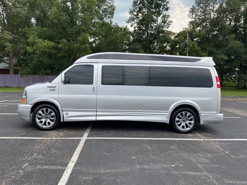 Used 2025 Chevrolet Express 2500 Extended w/ Driver Convenience Package RWD image 4