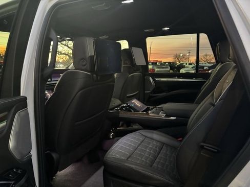 Used 2025 Cadillac Escalade Sport Platinum image 12