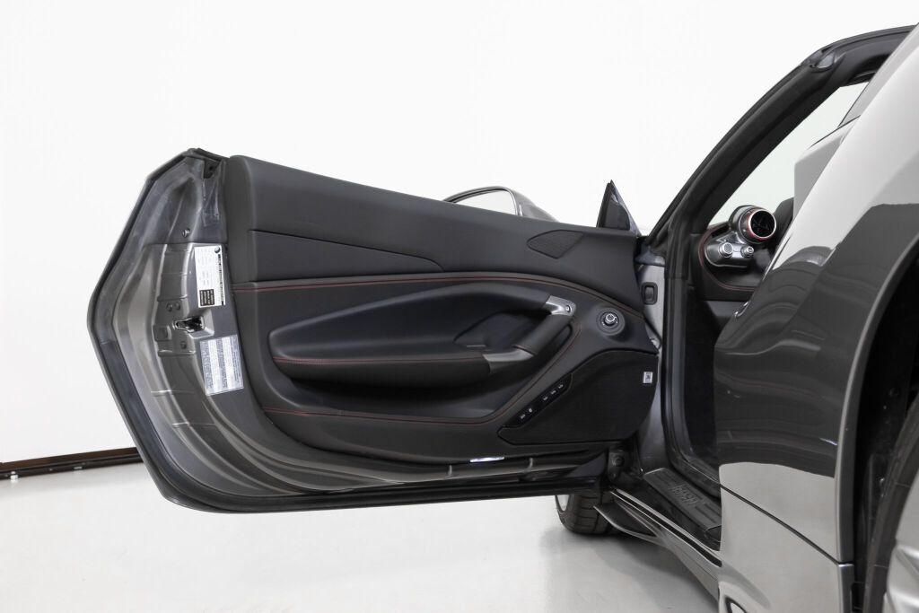 Used 2022 Ferrari F8 Tributo RWD image 31
