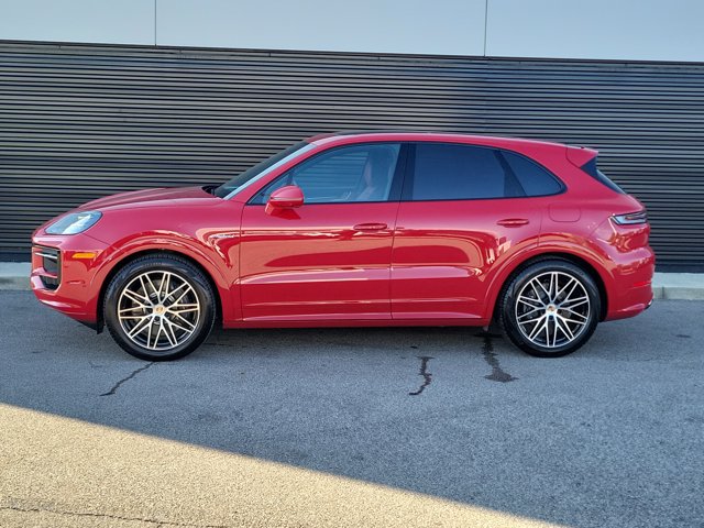 Certified 2025 Porsche Cayenne E-Hybrid AWD/4WD image 2