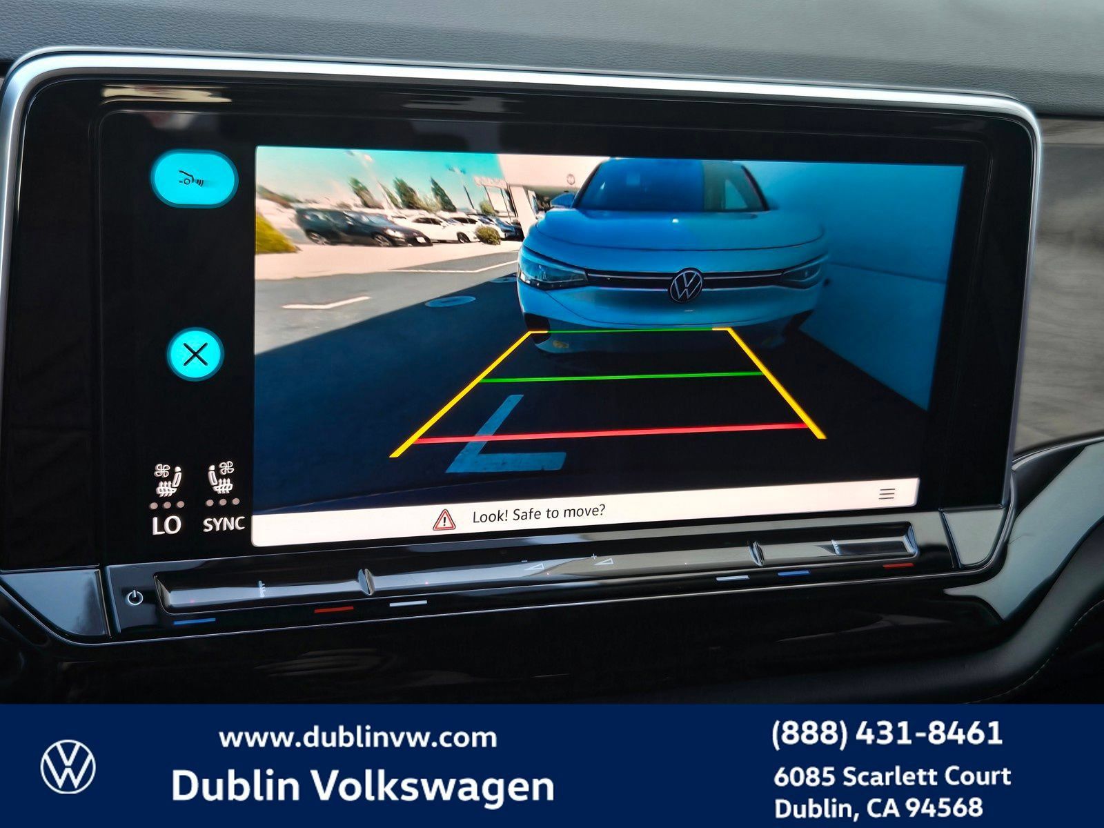 Used 2024 Volkswagen Atlas SE AWD/4WD image 16