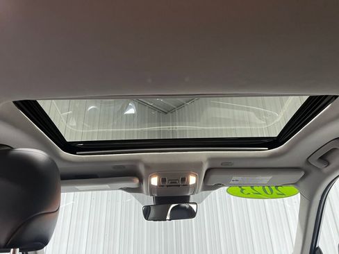 Used 2023 Toyota Highlander XLE image 19