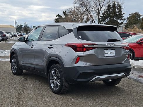 Certified 2022 Kia Seltos LX image 5