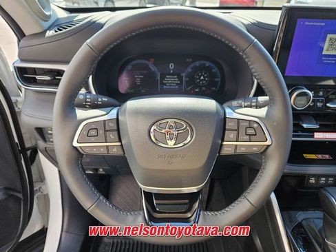 New 2026 Toyota Highlander Platinum image 11