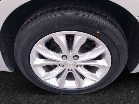 Used 2020 Chevrolet Malibu LT image 12