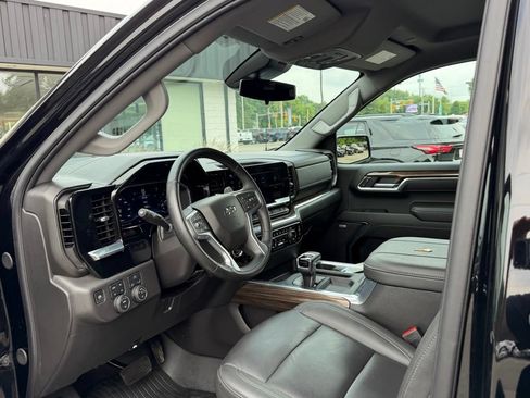 Used 2025 Chevrolet Silverado 1500 LT Trail Boss w/ Convenience Package II AWD/4WD image 15