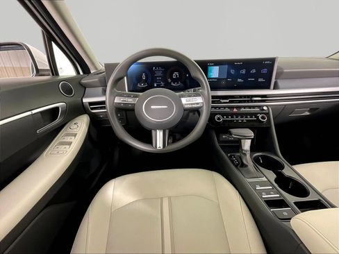 Certified 2025 Hyundai Sonata SE FWD image 8