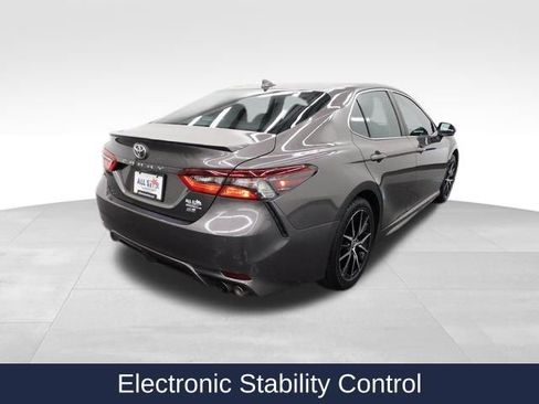 Used 2024 Toyota Camry SE image 9