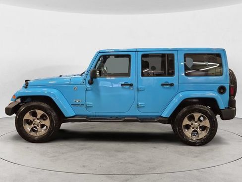 Used 2017 Jeep Wrangler Unlimited Sahara w/ Connectivity Group AWD/4WD image 8