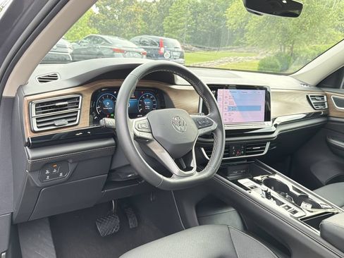 Used 2024 Volkswagen Atlas SE FWD image 10