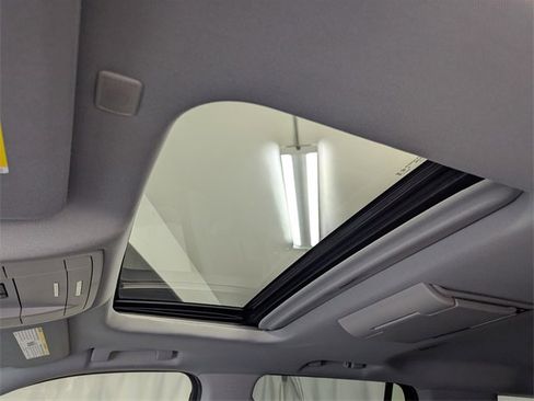 Used 2020 GMC Yukon SLT w/ Premium Edition image 16