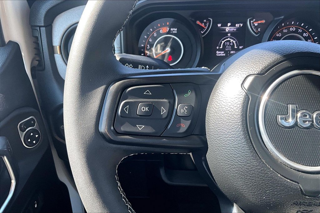 Used 2025 Jeep Wrangler Unlimited Sport AWD/4WD image 18