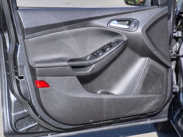 Used 2018 Ford Focus SE FWD image 19