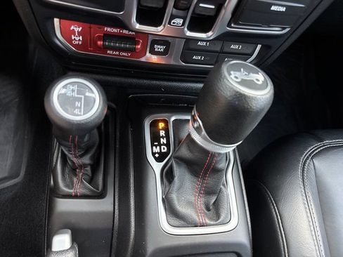 Used 2019 Jeep Wrangler Unlimited Rubicon AWD/4WD image 36