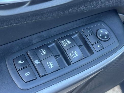 Used 2020 Jeep Cherokee Limited image 18